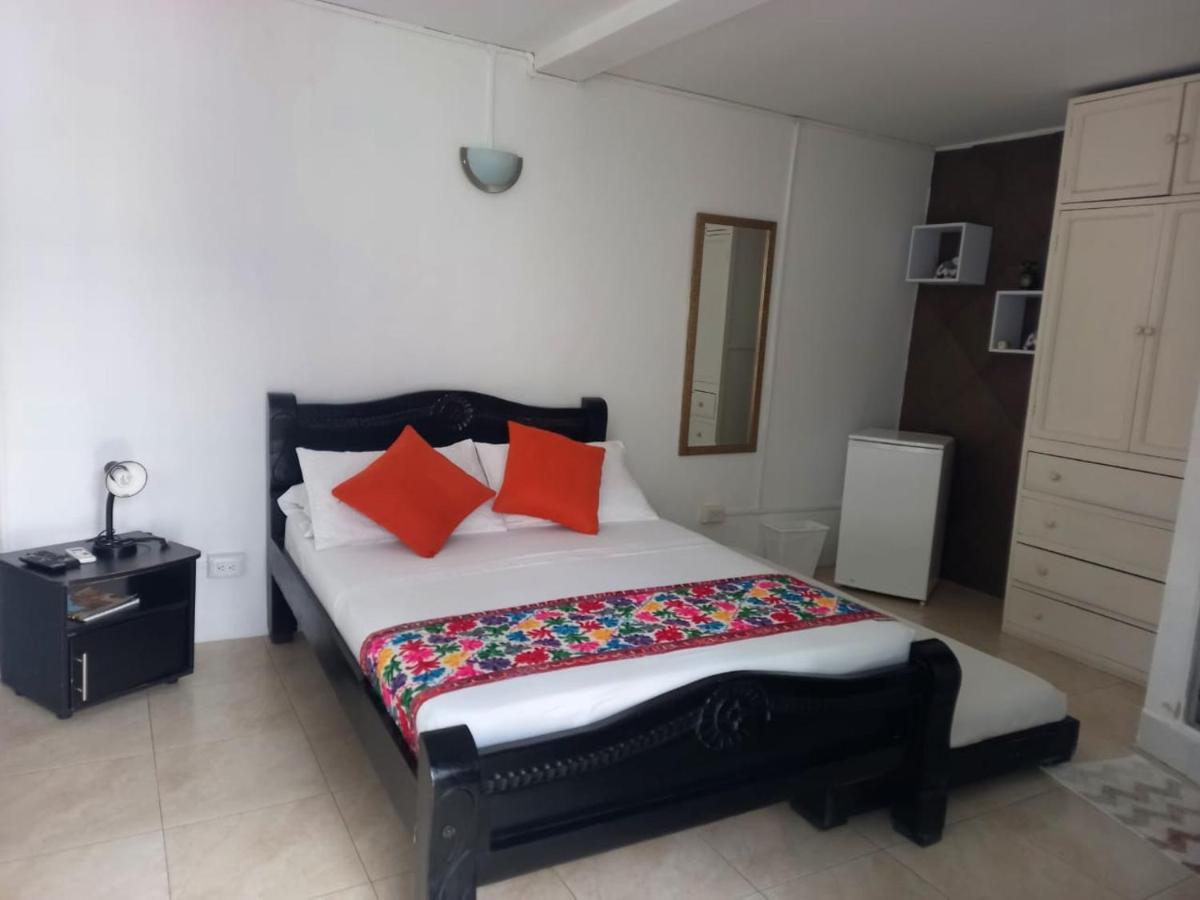 Cartagena Hotel Plaza De La Trinidad מראה חיצוני תמונה
